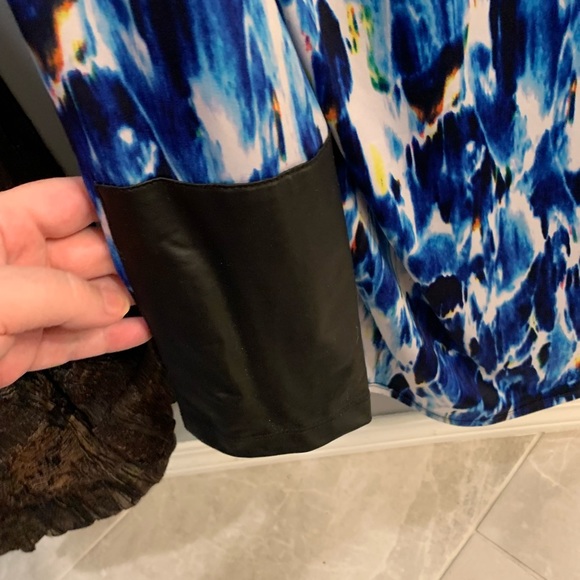 Blue and white Nygard blouse. - Picture 4 of 5